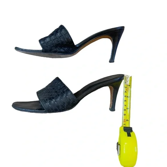 Cole Haan City Crafted in Italy Woven Black Leather 3 inch kitten heel - Picture 5 of 8